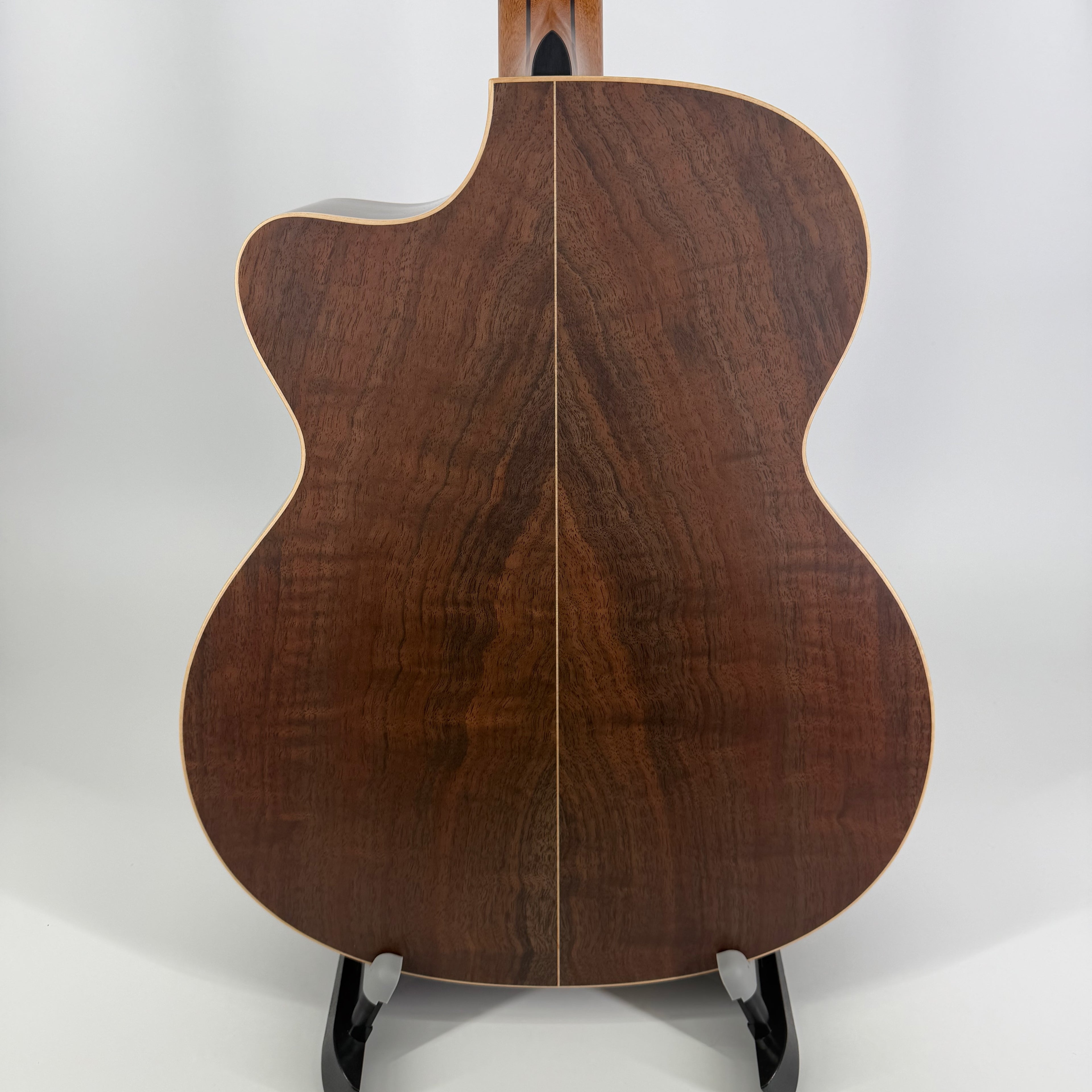 Lowden O-35C Fan Fret Red Cedar and Walnut