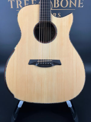 Hozen Maestro Double Top Series Victoria IR CSB Spruce and Rosewood
